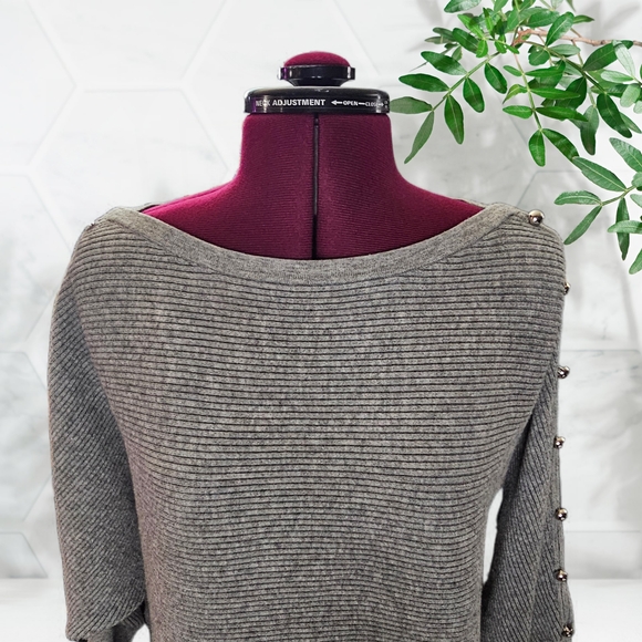 Jennifer Lopez Scoop Neck Heather Gray Peekaboo Button-Detail Ribbed Sweater XL - Picture 5 of 12